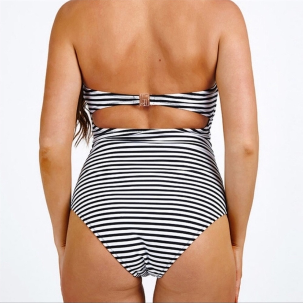 Cupshe B&W Swimsuit - Picture 2 of 7